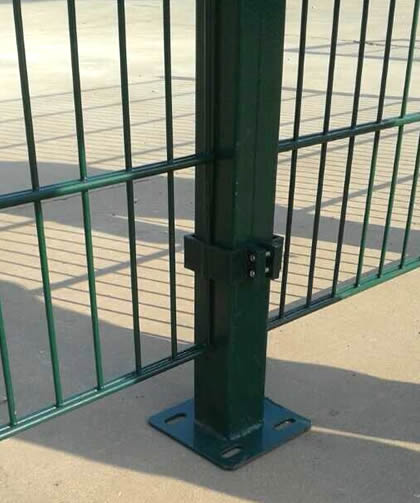 A detail picture of square post of the twin wire fence.