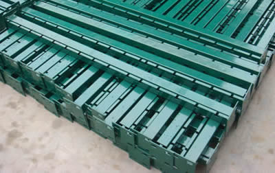 Many rectangular posts with flange plates